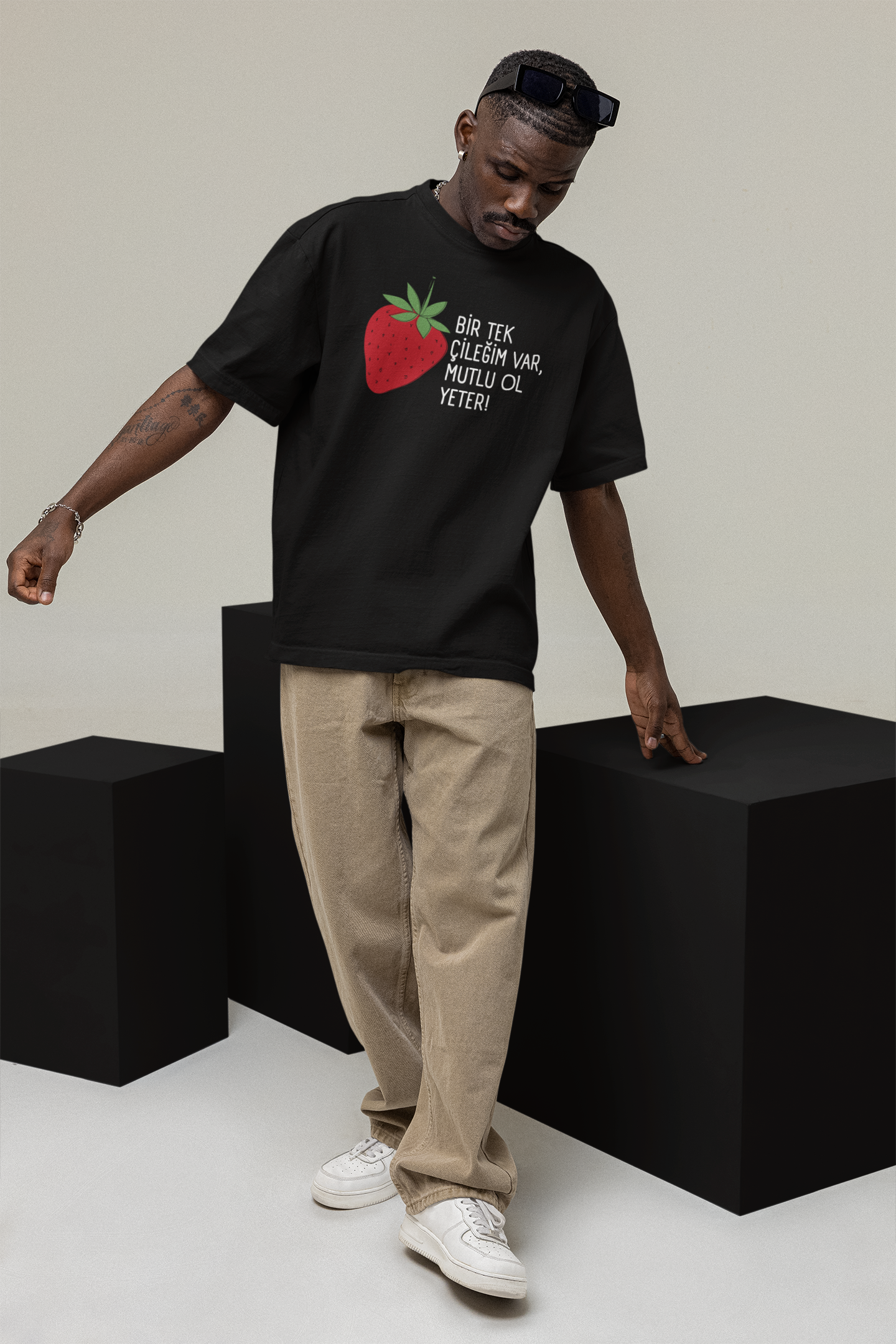 BİR TEK ÇİLEĞİM VAR, MUTLU OL YETER! - Oversized Unisex T-Shirt